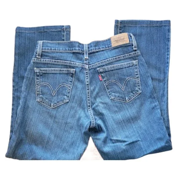 Levi's 550 Relaxed Boot Cut Jeans SZ 4  Excellent Shape! - Picture 8 of 12